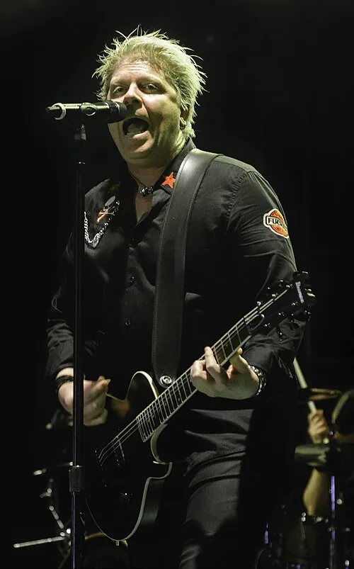 Dexter Holland performing live, 2016